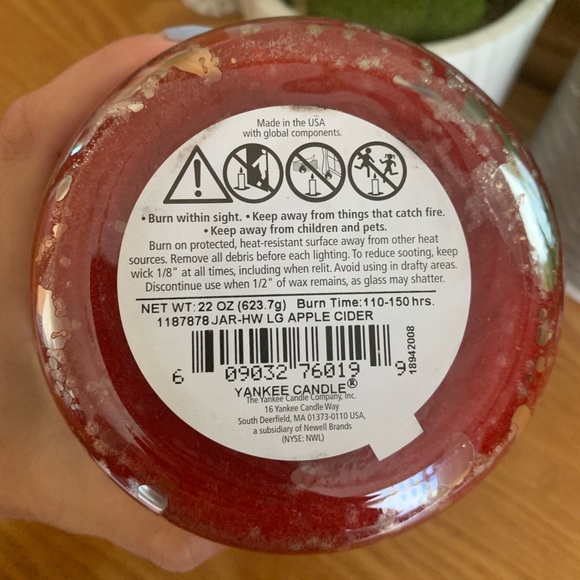 YANKEE Apple Cider scented candle - Picture 4 of 4